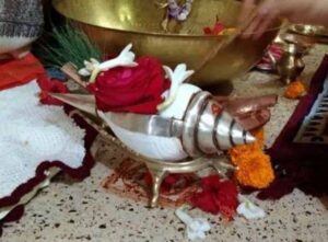 मां लक्ष्मी को प्रसन्न करने का सरल उपाय: शंख और चावल का चमत्कार