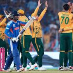 भारतीय बल्लेबाजी ढही, सूर्या के आउट होते ही आधी टीम पवेलियन