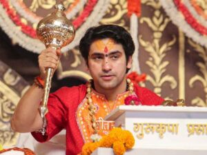 लड़कियों को धीरेंद्र शास्त्री की नसीहत: दुर्गा बनो, काली बनो, बयान पर छिड़ी बहस