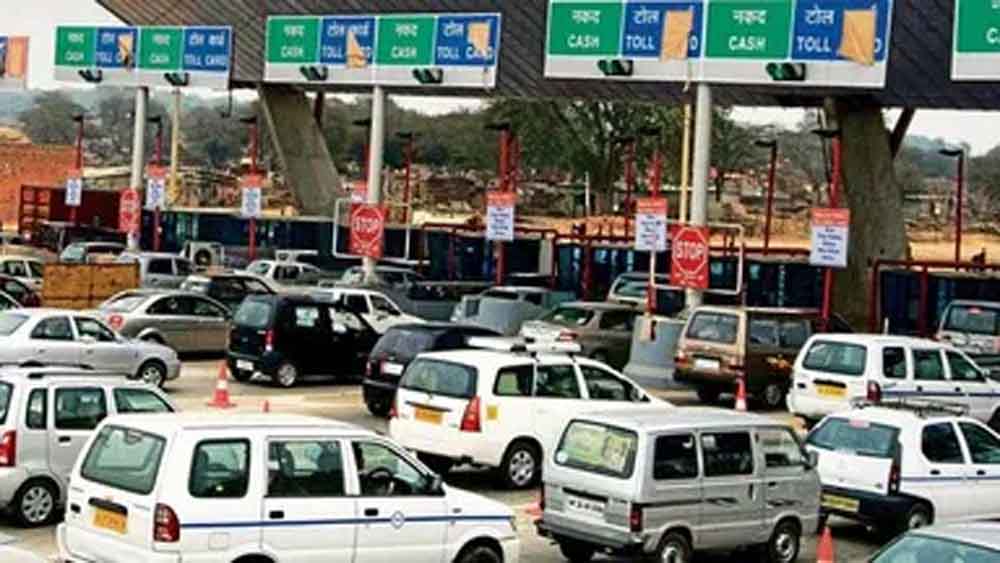 गैस टैंकर हादसे से लगा 33 घंटे का जाम, अब सरकार देगी राहत—FASTag में वापस आएगा टोल पैसा