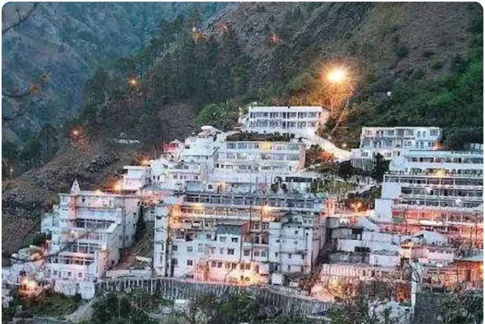 वैष्णो देवी यात्रा के नए नियम लागू: भवन परिसर में वीडियो बनाना पड़ा भारी, प्रशासन ने बढ़ाई निगरानी
