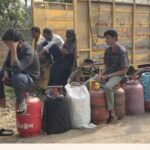 गैस संकट से जूझता पटना: सिलेंडर की कमी पर सड़कों पर उतरे लोग, NH-98 जाम