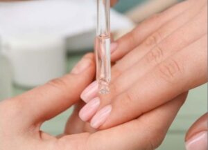 सिर्फ कुछ बूंदें और कमाल! क्यूटिकल ऑयल से नाखून बनें खूबसूरत