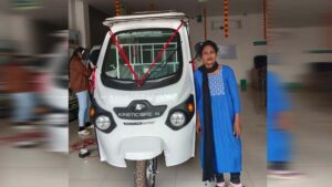 दिव्यांगता के बावजूद सायरा बानो बनीं आत्मनिर्भर, ई-रिक्शा चलाकर पेश की मिसाल