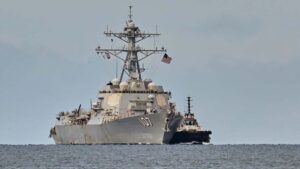 अमेरिका का बड़ा कदम: मिडल ईस्ट में 2500 नौसैनिक और युद्धपोत भेजने का आदेश