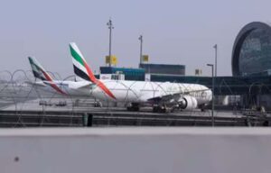 दुबई एयरपोर्ट पर ईरान युद्ध के बीच धुंआ, भारत से जा रहे विमान को बीच रास्ते में वापस लौटना पड़ा, 19 भारतीय गिरफ्तार