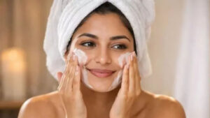 बिगिनर्स के लिए स्किन केयर गाइड: महंगे प्रोडक्ट्स नहीं, सही आदतें हैं ज़रूरी