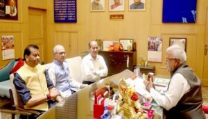 राज्यपाल पटेल से राज्य वित्त आयोग के अध्यक्ष पवैया ने की सौजन्य भेंट