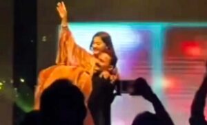 केके बिश्नोई का रोमांटिक अंदाज: रिंग सेरेमनी में अंशिका को गोदी में उठाया और ‘प्यार करेगी’ पर डांस किया