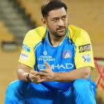 CSK को IPL 2026 से पहले बड़ा नुकसान, धोनी चोट के कारण शुरुआती दो हफ्ते नहीं खेलेंगे