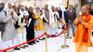 जेवर की गलियों में गूंजा, मुख्यमंत्री योगी आदित्यनाथ पर रचित गीत