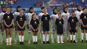 ईरान की महिला फुटबॉलरों ने राष्ट्रगान नहीं गाया, चेहरे पर उदासी और दिल में ग़म