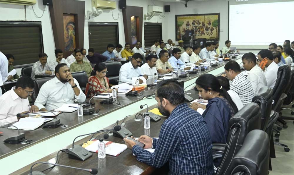 टीएल बैठक में योजनाओं की समीक्षा, पीएम सूर्य घर योजना की धीमी प्रगति पर नाराजगी