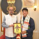 असम के स्विमर्स का जलवा, 9 मेडल जीतकर राज्यपाल डेका से की शिष्टाचार भेंट