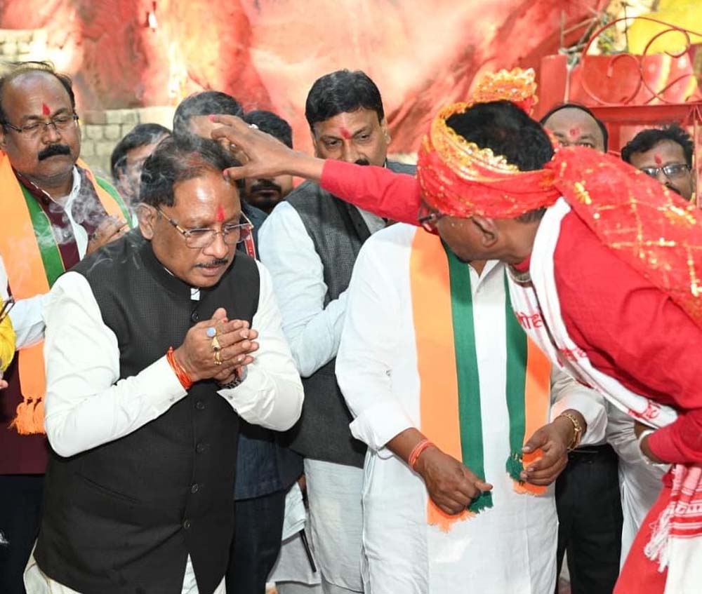 मुख्यमंत्री का कुदरगढ़ी माता मंदिर दौरा: पूजा कर प्रदेश की खुशहाली की प्रार्थना