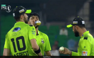 क्या फखर जमां ने की गेंद से छेड़छाड़ जानें क्यों मैच रेफरी ने लगाया लेवल 3 का आरोप