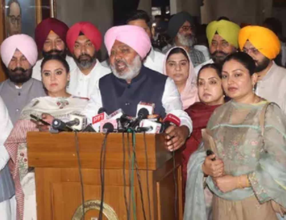 पंजाब सदन में कांग्रेस विधायक की आपत्तिजनक टिप्पणी पर जमकर हंगामा