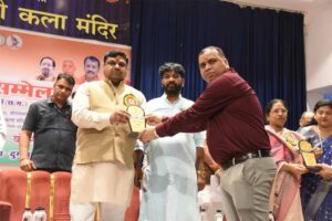 9556 श्रमिकों को विभिन्न योजनाओं के तहत 10 करोड़ 42 लाख रुपये से अधिक की सहायता