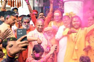 मुख्यमंत्री योगी आदित्यनाथ ने कहा, सनातन पर प्रश्न उठाने वालों को होली जैसे पर्व का अहसास नहीं