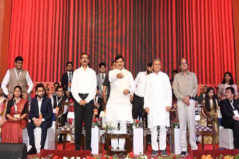 मुख्यमंत्री डॉ. यादव ने मध्यप्रदेश की प्रतिभाओं का परचम पुस्तिका का किया लोकार्पण