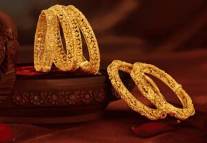 सोना-चांदी की कीमतों में आई भारी गिरावट, चमक पड़ी फीकी, जानें आज के रेट