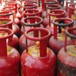 गैस आपूर्ति में लापरवाही नहीं चलेगी: घरेलू उपभोक्ताओं को समय पर सिलेंडर देने के निर्देश