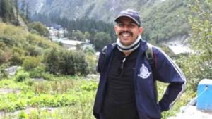 गरीबी में पला-बढ़ा बेटा बना IAS अफसर, पिता की मेहनत ने बदली किस्मत