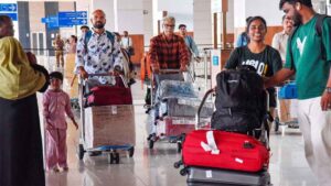 हालात को देखते हुए दुबई में भारतीय दूतावास अलर्ट, भारतीयों से कहा- बेवजह बाहर न निकलें