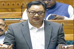 संसद में कांग्रेस के विरोध पर किरेन रिजिजू का पलटवार, कहा— देश में कोई एक महाराजा नहीं