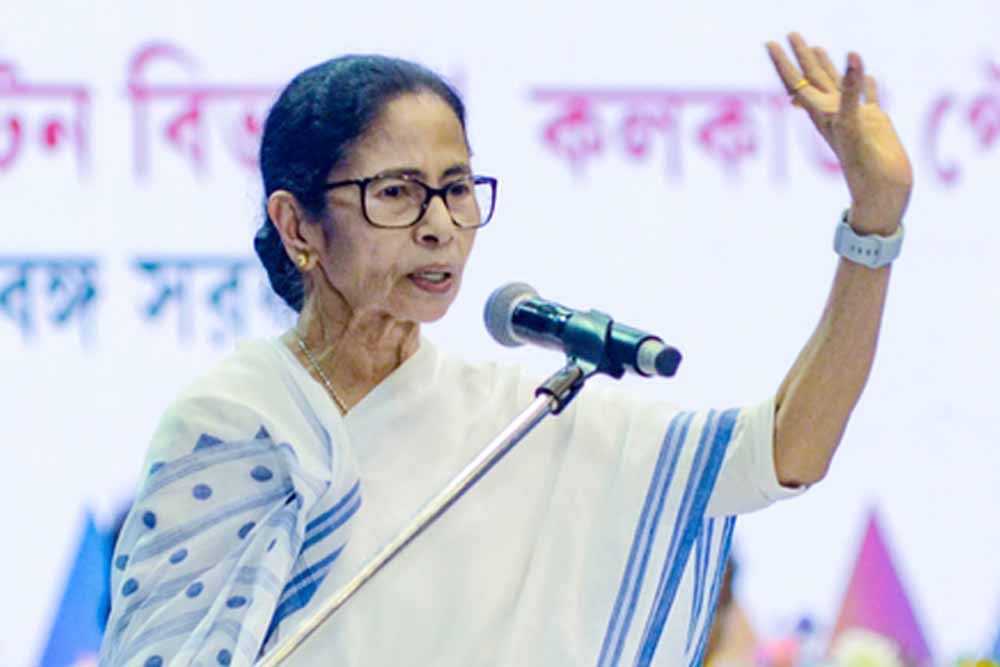 ममता बनर्जी के गंभीर आरोप: चुनाव आयोग की निष्पक्षता पर उठाए सवाल, ‘इमरजेंसी जैसे हालात’ का दावा