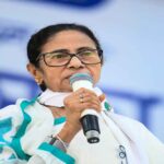 तबादलों को लेकर गरमाई सियासत, ममता बनर्जी ने चुनाव आयोग को घेरा