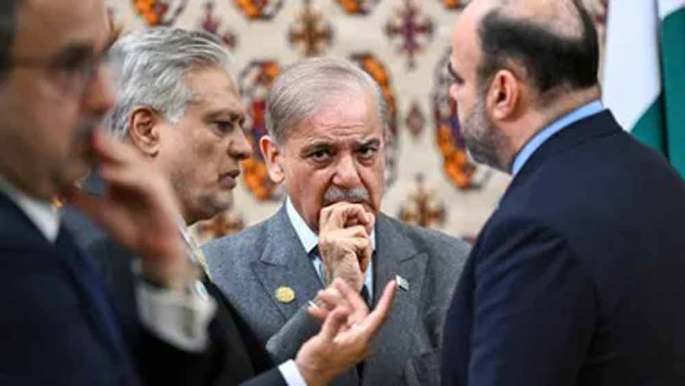 ईरान संग जंग के माहौल में सऊदी दौरा: मदद की तलाश में शहबाज शरीफ