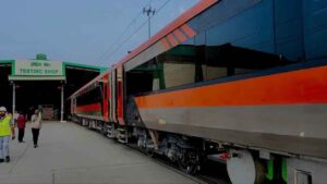होली के बाद बड़ी सौगात: Modern Coach Factory (Raebareli) में तैयार 16 डिब्बों वाली वंदे भारत ट्रेन का ट्रायल तेज