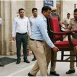 बकाया भुगतान नहीं करने पर सरकारी दफ्तर में कुर्की, मचा हड़कंप