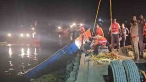 वृंदावन में यमुना नाव हादसा, 5 लोग अब भी लापता