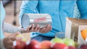 पुलिस ने स्टिंग ऑपरेशन में 900 किलो खराब खाद्य सामग्री जब्त की