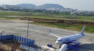 वायुसेना विमान का गियर फेल, पुणे एयरपोर्ट पर हार्ड लैंडिंग; रनवे बंद