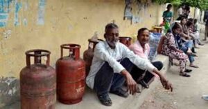 विवाह कार्ड दिखाने पर तुरंत मिलेंगे कमर्शियल गैस सिलिंडर, रसद विभाग ने प्रवासियों के लिए भी शुरू की 5 किलो वाले छोटे सिलिंडर की सुविधा