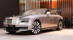 ईरान युद्ध का असर: शोरूम में धूल खा रही रोल्स-रॉयस से लेकर फेरारी तक लग्जरी कारें