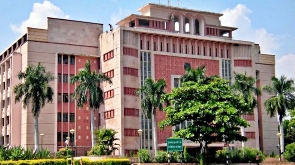 बड़ा प्रशासनिक बदलाव: 14 जिलों के कलेक्टर बदले, भोपाल की जिम्मेदारी प्रियंक को