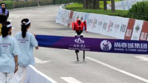 रोबोट ने 21 KM हाफ मैराथन 50 मिनट 26 सेकेंड में पूरी करके इंसान का रिकॉर्ड तोड़ा