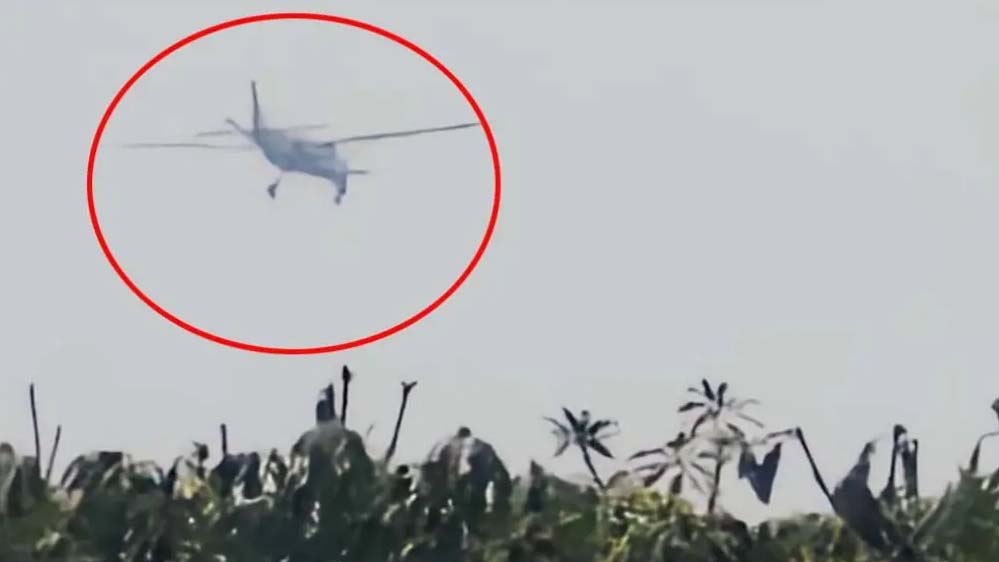 छत्तीसगढ़ में हुआ प्लेन क्रैश, पहाड़ी से टकराने के बाद आग की लपटें, पायलट-को-पायलट की मौत की आशंका