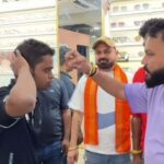 लेंसकार्ट शोरूम पर बजरंग दल का विरोध प्रदर्शन, भोपाल और छिंदवाड़ा में कर्मचारियों को तिलक और कलावा बांधने की घटना