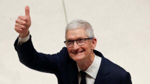 Apple में बदलाव: टिम कुक देंगे इस्तीफा, 15 साल बाद नया CEO नियुक्त