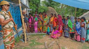 चुनाव आयोग ने बंगाल के 8 हजार पोलिंग बूथों को किया सुपर सेंसेटिव घोषित, 135 दबंग गिरफ्तार