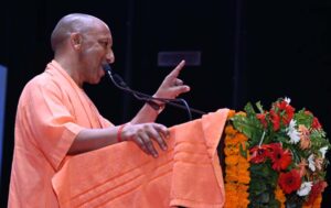 नारी शक्ति वंदन सम्मेलन में विपक्षी दलों पर गरजे सीएम योगी