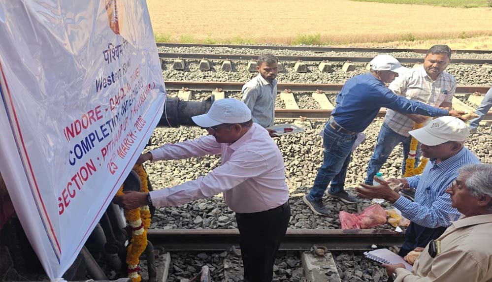 बुरहानपुर में नई रेल लाइन का ट्रायल सफल, महाराष्ट्र से कनेक्टिविटी में होगी वृद्धि, 135 की गति से दौड़ी ट्रेन