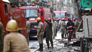 लक्ष्मी नगर और शकूर बस्ती में आग का कहर, दमकल विभाग ने किया रेस्क्यू