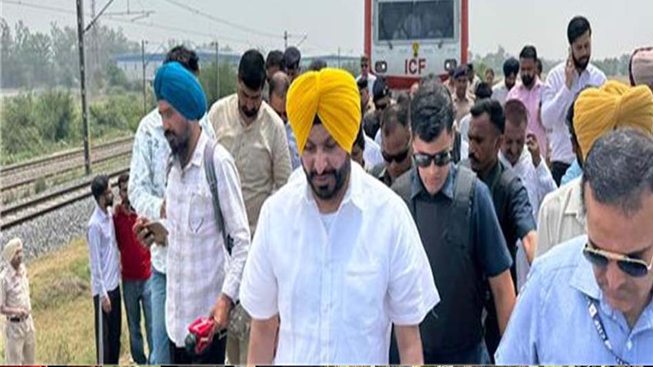 रेलवे ट्रैक पर ड्रोन से होगी निगरानी, CCTV कैमरे लगवाने का फैसला: रवनीत बिट्टू