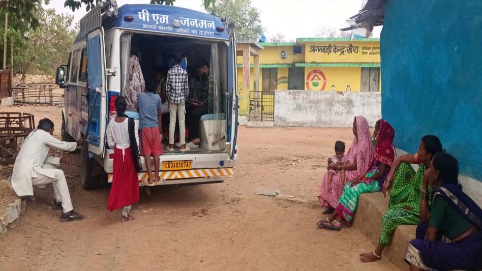 मोबाइल मेडिकल यूनिट बनी वनांचलों की संजीवनी, साढ़े तीन महीनों में 2000+ ग्रामीणों का हुआ इलाज